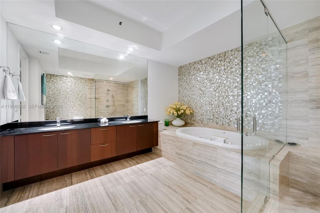 Image 15 of property listing at 16001 Collins Ave 2103, Sunny Isles Beach, FL 33160