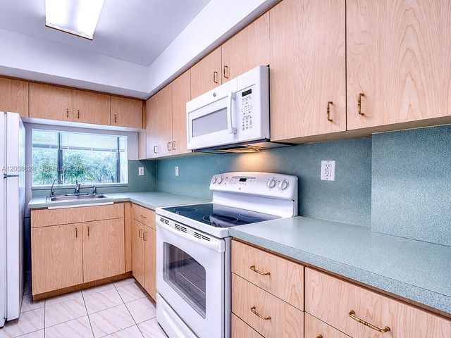 9440 W Flagler Street 205, Miami, FL 33174