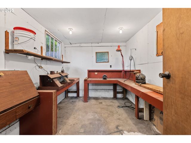 320 FIGUEROA St, Eugene, OR 97402