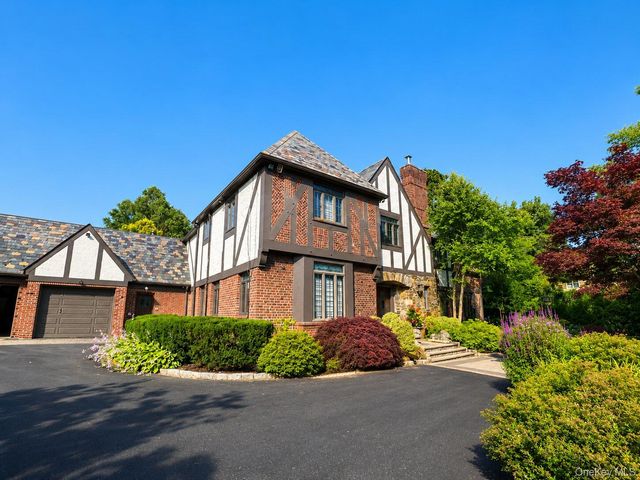 76 Wood Lane, Woodsburgh, NY 11598