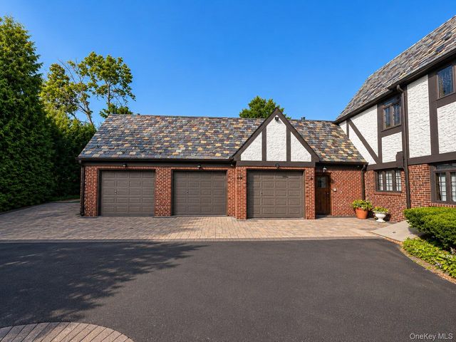 76 Wood Lane, Woodsburgh, NY 11598