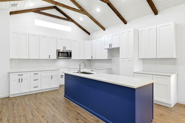 2326 Bernardo De Galvez, Galveston, TX 77550