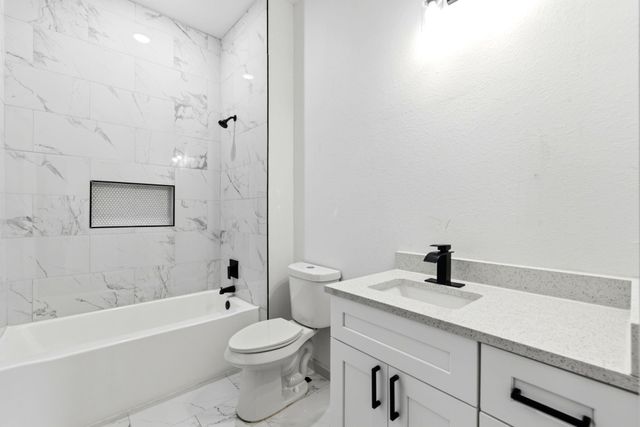 2326 Bernardo De Galvez, Galveston, TX 77550