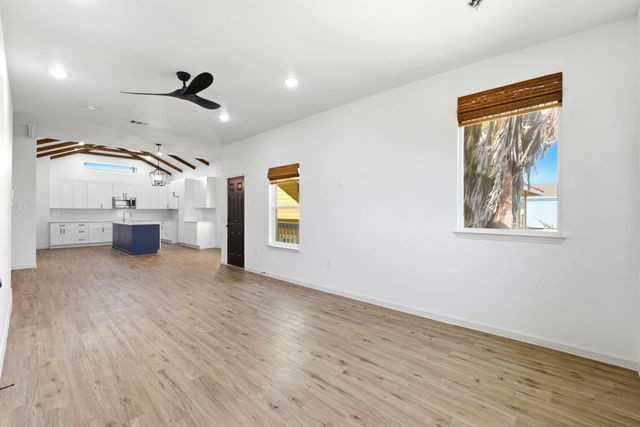 2326 Bernardo De Galvez, Galveston, TX 77550