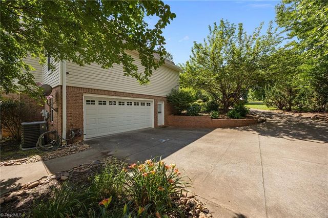 145 Savannah Court, Advance, NC 27006