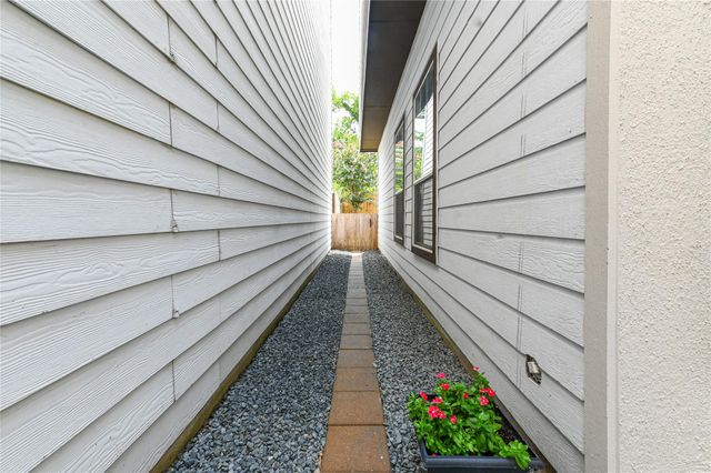 1834 Woodvine Drive, Houston, TX 77055