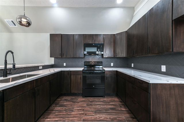 1834 Woodvine Drive, Houston, TX 77055