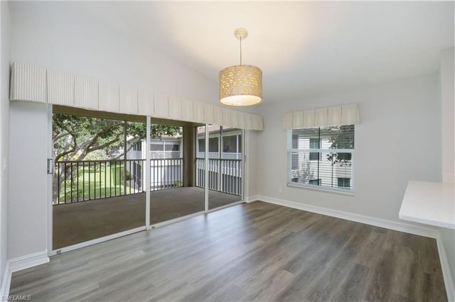 300 Diamond CIR 308, Naples, FL 34110