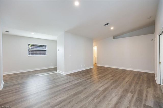 300 Diamond CIR 308, Naples, FL 34110