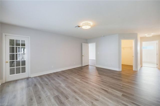 300 Diamond CIR 308, Naples, FL 34110