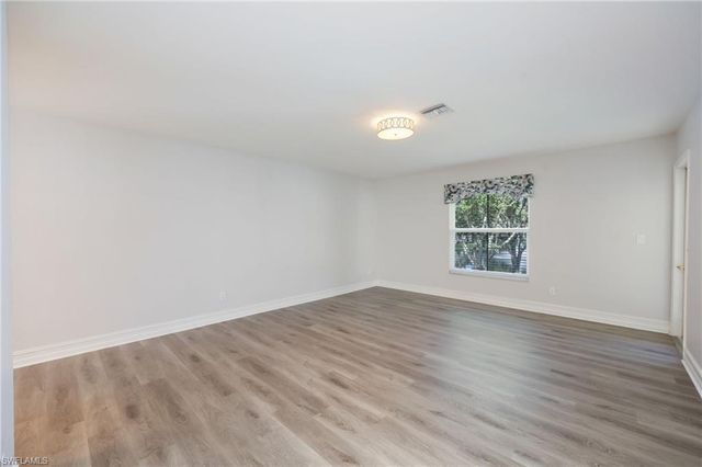 300 Diamond CIR 308, Naples, FL 34110