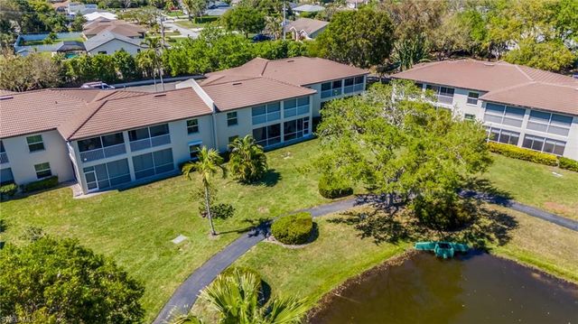 300 Diamond CIR 308, Naples, FL 34110