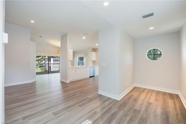 300 Diamond CIR 308, Naples, FL 34110