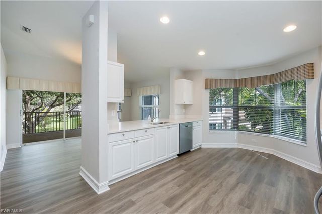 300 Diamond CIR 308, Naples, FL 34110