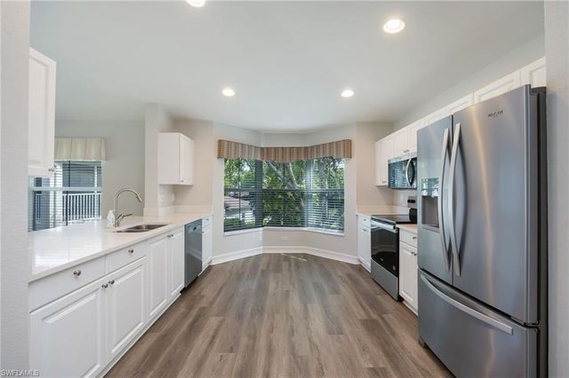 300 Diamond CIR 308, Naples, FL 34110