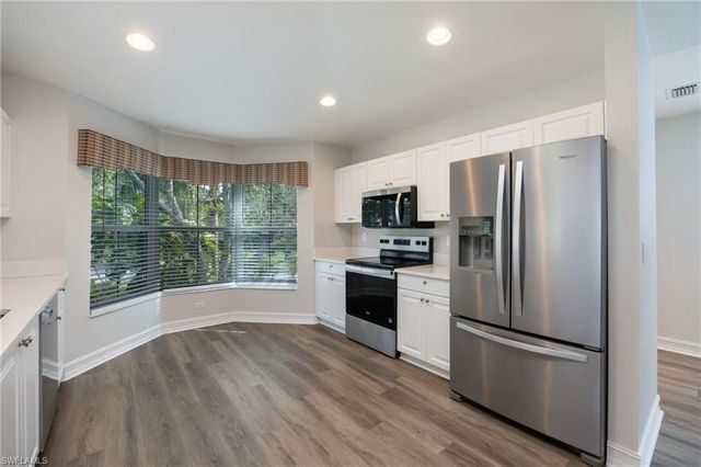 300 Diamond CIR 308, Naples, FL 34110