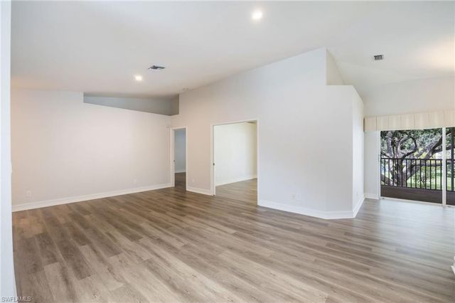 300 Diamond CIR 308, Naples, FL 34110