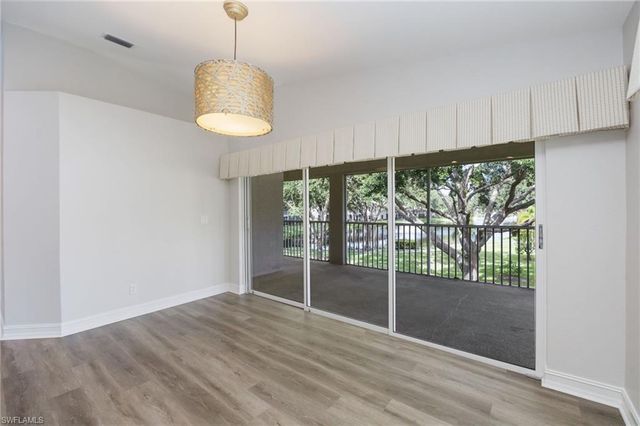 300 Diamond CIR 308, Naples, FL 34110