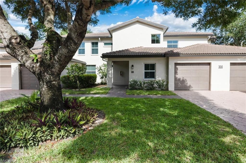300 Diamond CIR 308, Naples, FL 34110