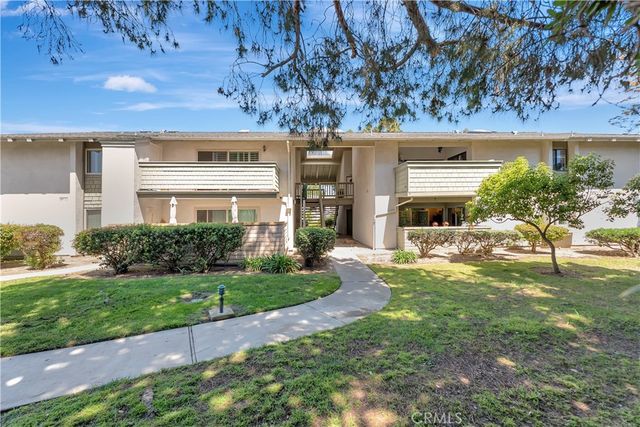 8566 19-G Van Ness Court, Huntington Beach, CA 92646