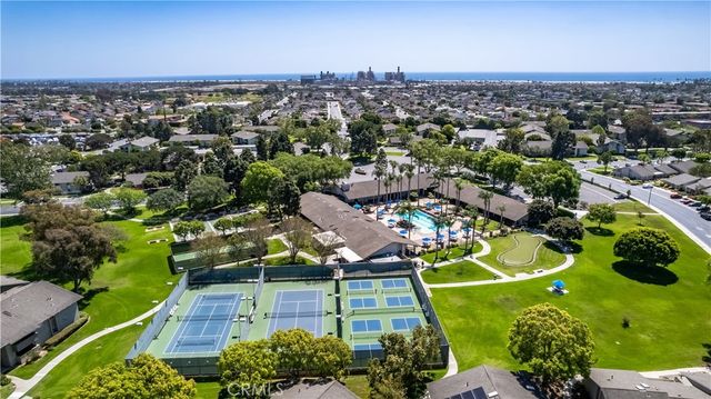 8566 19-G Van Ness Court, Huntington Beach, CA 92646
