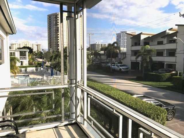3201 SE 12th Street B4, Pompano Beach, FL 33062