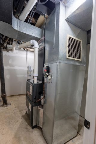 827 N Milwaukee Avenue, Chicago, IL 60642