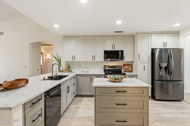 24821 N 41ST Avenue, Glendale, AZ 85310