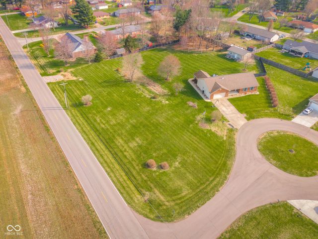 7000 S Artesian Court, Columbus, IN 47201