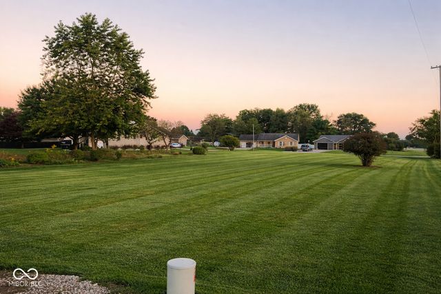 7000 S Artesian Court, Columbus, IN 47201