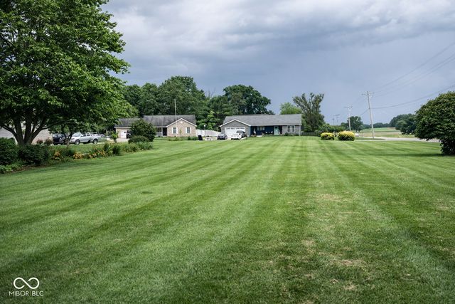 7000 S Artesian Court, Columbus, IN 47201