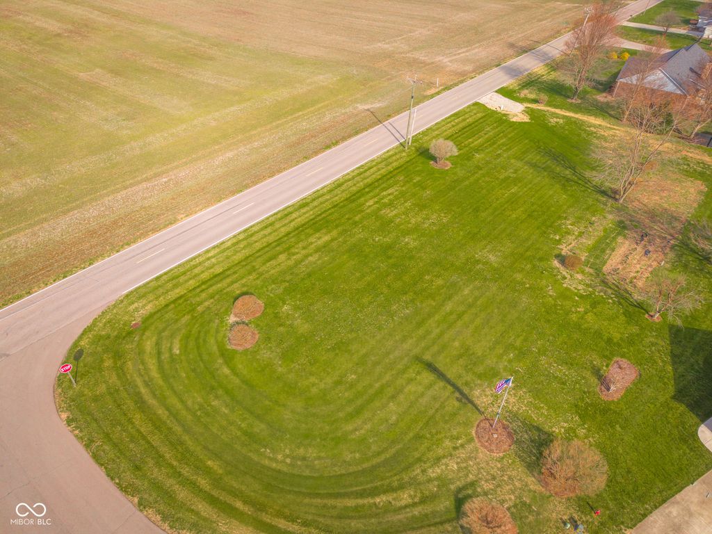 7000 S Artesian Court, Columbus, IN 47201