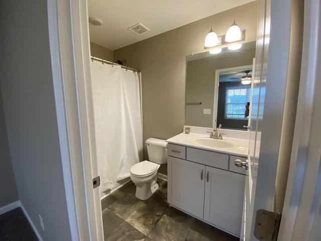 135 Country Ln Unit 702, Clarksville, TN 37043