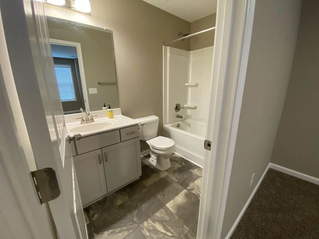 135 Country Ln Unit 702, Clarksville, TN 37043