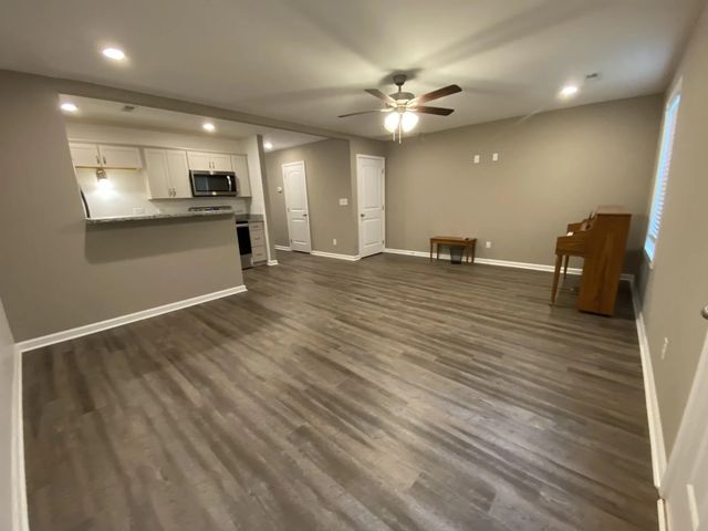 135 Country Ln Unit 702, Clarksville, TN 37043