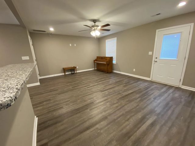 135 Country Ln Unit 702, Clarksville, TN 37043