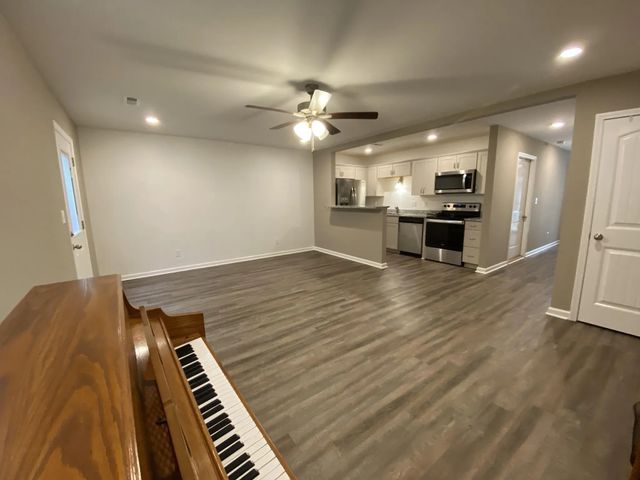 135 Country Ln Unit 702, Clarksville, TN 37043