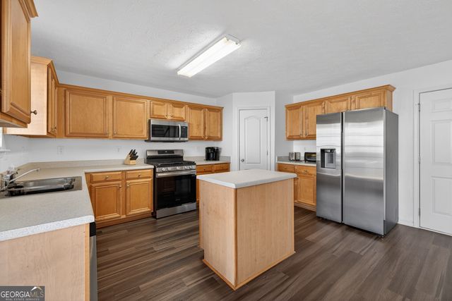 4376 Beaver Pond Court, Loganville, GA 30052