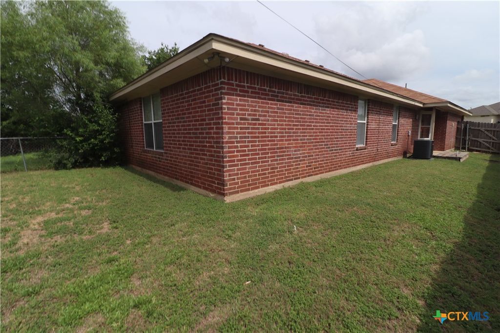 Image 14 of property listing at 3015 Cantabrian Drive, Killeen, TX 76542