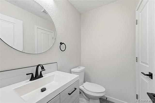 92 N Newark Street C, Aurora, CO 80012