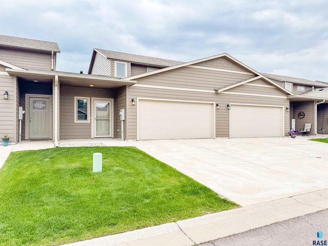 2571 E Meadowside Pl, Sioux Falls, SD 57108