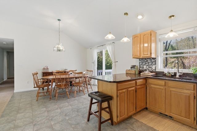 19 Fairfield Dr, Dudley, MA 01571
