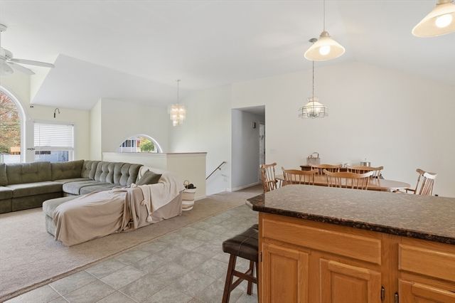 19 Fairfield Dr, Dudley, MA 01571
