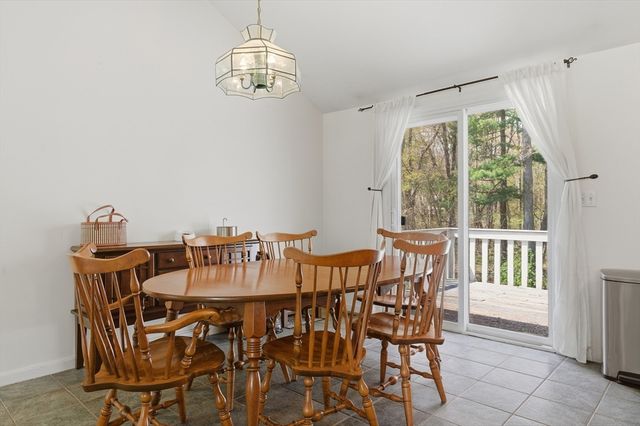 19 Fairfield Dr, Dudley, MA 01571