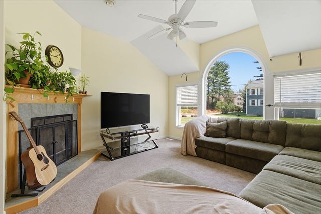 19 Fairfield Dr, Dudley, MA 01571