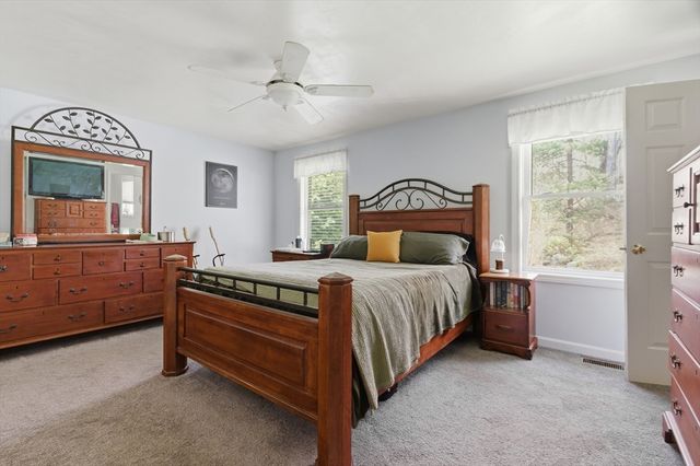 19 Fairfield Dr, Dudley, MA 01571