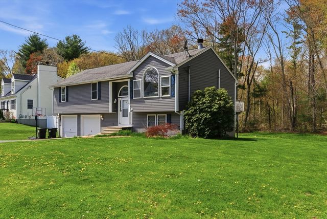19 Fairfield Dr, Dudley, MA 01571