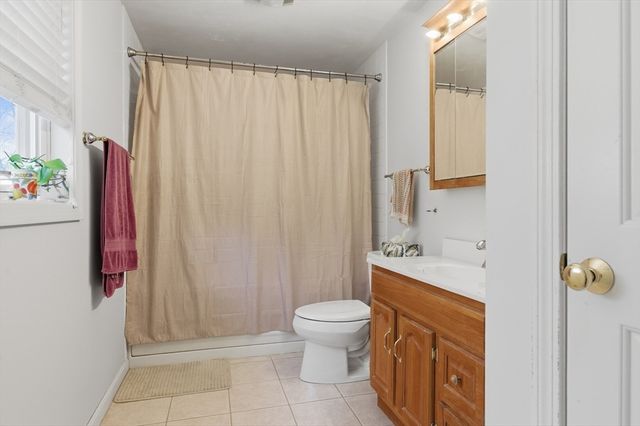 19 Fairfield Dr, Dudley, MA 01571