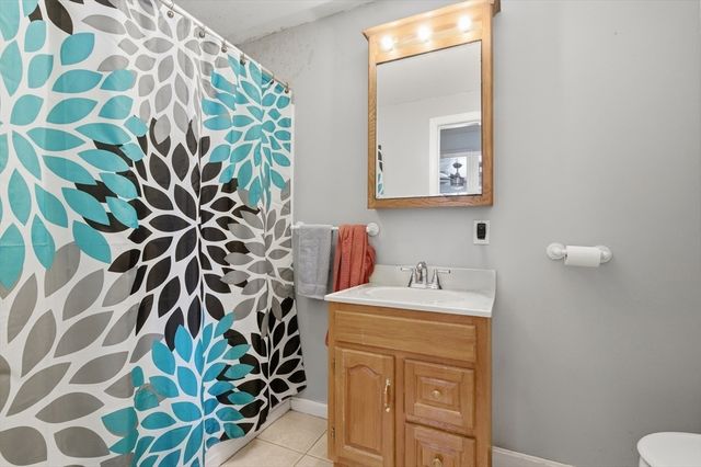 19 Fairfield Dr, Dudley, MA 01571