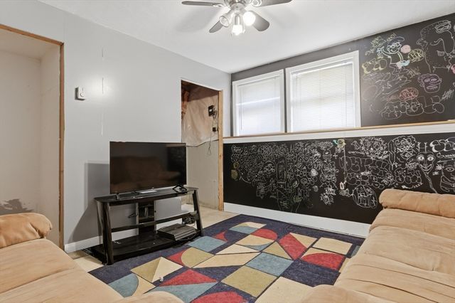 19 Fairfield Dr, Dudley, MA 01571